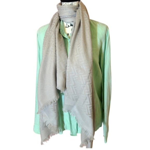 🏅Fendi Zucca Silk & Cashmere Shawl🎗+GIFT(copy) - Picture 7 of 8